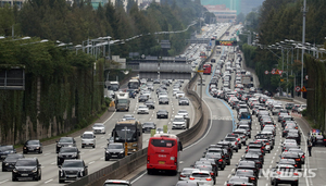 올 추석연휴 총 3161만명 이동…교통사고는 49% 줄어