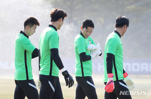 벤투 축구대표팀 감독, 골키퍼 4명 선발 고집 꺾었나