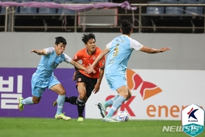 프로축구 제주 진성욱, 퇴장 사후감면…"정상적인 플레이"