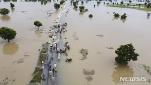 나이지리아, 역대급 홍수와 사투..올 사망자 300여명