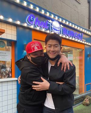 "진정한 레전드"…김병현, 햄버거 가게 찾은 의외의 인물?