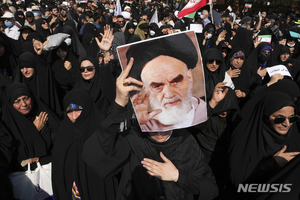 이란 &apos;히잡 미착용 의문사&apos; 시위 확산…친정부 맞불시위도