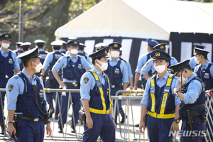 日아베 국장 당일 도쿄역서 &apos;이상한 냄새&apos; 신고 소동