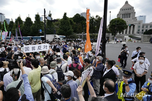 아베 국장에 日 여론 분열 극명…수천명 반대 시위(종합)