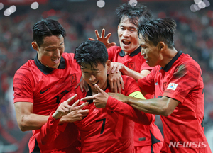 &apos;손흥민 헤더 결승골&apos; 카메룬에 1-0 승리 벤투호[뉴시스Pic]