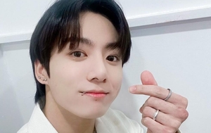 방탄소년단 정국, &apos;디아이콘 포토북&apos; 韓中日 7대 주요 플랫폼 BTS개인 판매량 1위...막강 &apos;정국 파워&apos; 재입증