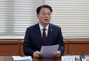 정부, 30일 2조 규모 긴급 바이백…"시장변동 완화조치 검토"