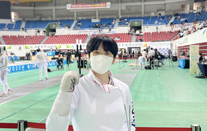울산대 펜싱부 박하빈, 세계 1위 선수와 맞붙어 ‘은메달’