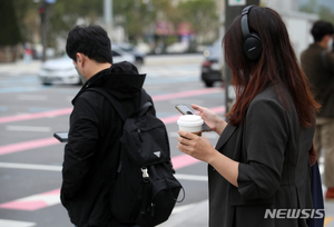 "커피 즐기는 여성, 자궁내막암 위험 최대 24% 감소"