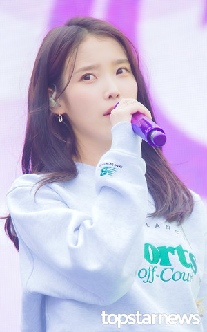 [HD포토] 아이유(IU), ‘팬들이 새벽부터 왔다는 말에, 표정 힝구…’ (뉴발란스 런온 서울 우먼스)