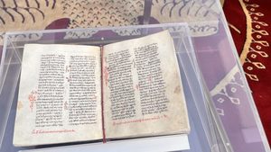 1917년 약탈당한 1000여년전 그리스 성경 필사본, 105년만에 돌아와