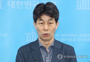 "문재인 전 대통령, 감사원 서면조사 요구에 &apos;대단히 무례한 짓&apos;…배후 밝히겠다"