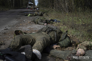 우크라군 탈환 리만, 거리에 러시아군 시신 그대로 놓여있어