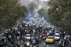 이란 &apos;히잡 시위&apos; 음원타고 세계로…여고생들도 저항에 동참