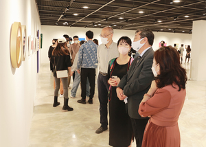 국립군산대학교 미술관 기획 초대전 &apos;동행&apos; 개막