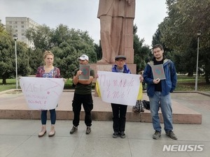 천대받던 키르기스탄 수도에 부유한 러 청년들 드글드글