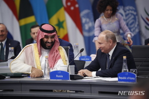 부쩍 친해진 푸틴과 사우디 왕세자…"서방에는 큰 두려움"