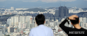 "집값 더 떨어지기 전에 먼저"…주택연금 가입 다시 &apos;꿈틀&apos;