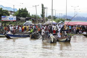 나이지리아 남부에서 보트 전복 76명 사망