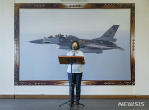 차이잉원 대만 총통 "中 전쟁에 의존, 선택지 아냐"