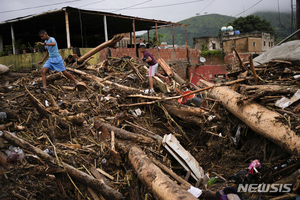 베네수엘라, 도심덮친 폭우·산사태로 실종자수색 확대