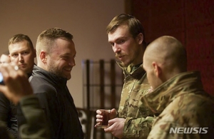 우크라군 장교·부사관 등 32명 석방…러와 포로 교환