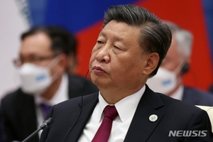 "시진핑 집권 10년 중국 경제 심각한 곤경에 빠져" CNN