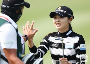 이가영, KLPGA 동부건설 챔피언십 우승…데뷔 첫 승 감격