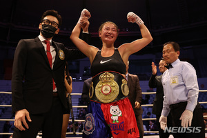 WBA 여자 슈퍼페더급 챔피언 최현미, 10차 방어 성공