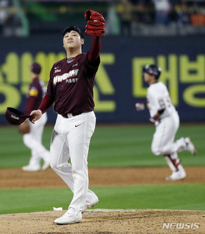 [준PO]악수가 된 불펜 조기 가동…키움, 6명 투입하고도 패배