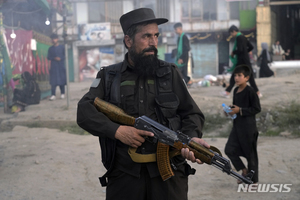 탈레반, 아프간 IS 은신처 급습…IS 조직원 6명 사살