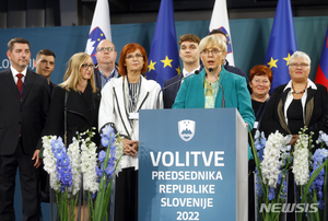 슬로베니아 대선 과반득표자 없어 11월 13일 2차투표