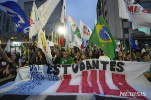 브라질 극우정치인, 경찰 체포에 저항 총격· 수류탄투척
