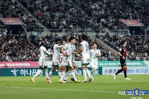 전북-서울, 4골 주고받으며 FA컵 결승 1차전 2-2 무승부