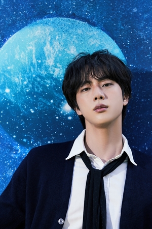 BTS 진, 싱글 &apos;디 애스트로넛&apos;으로 솔로 데뷔 신고식