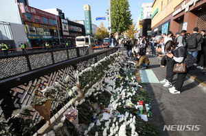 [이태원 참사] &apos;5~6명이 밀기 시작&apos; 증언 잇따라…&apos;과실치사죄&apos; 적용될까