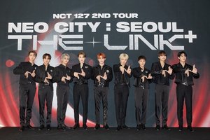 NCT 127 인니 공연 관객 몰려 &apos;아수라장&apos;…"30명 실신 속 중단"