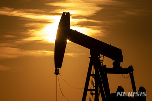 국제유가, 중국 경제지표 악화에 속락 마감...WTI 1.6%↓ 브렌트유 1%↓