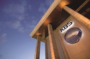 이태원참사 검은리본 논란…KBS "자율적 결정"