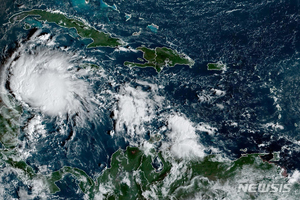 허리케인 리사, 멕시코 상륙후 열대성 저기압으로 약화