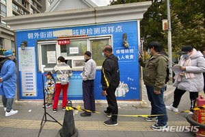 中 일부지역서 제로 코로나 완화 조짐…정저우시 &apos;봉쇄설&apos; 일축