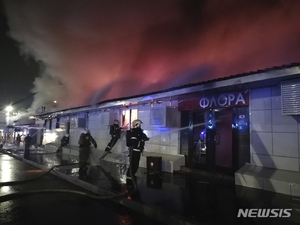 러 클럽서 화재로 15명 사망…싸우다 조명탄 발사된 듯