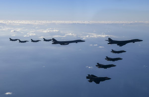 美전략폭격기 B-1B, 日전투기와 규슈 인근서 공동 훈련