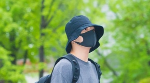 &apos;방탄소년단 정국 모자&apos; 판매글 올린 전직 외교부 직원, 혐의 모두 인정