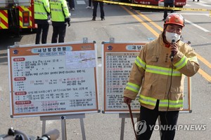 [이태원 참사] "손떨며 브리핑한 최성범 용산소방서장 입건?" 온라인 여론 부글부글