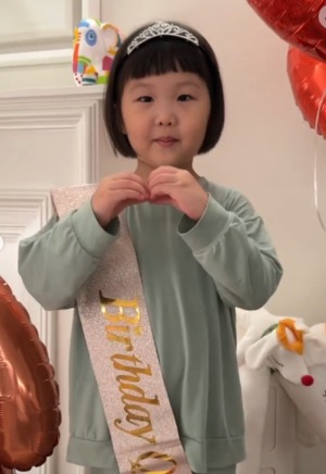 장윤정♥도경완, 딸 하영 5번째 생일 맞아…여전한 귀염둥이