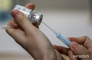 코로나 백신·치료제 개발사, 의료진에 전방위 정보 제공