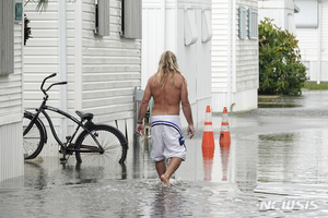 플로리다주, 열대성 폭풍 니콜로  27만가구 정전사태