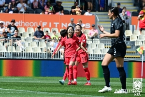 &apos;이민아 결승골&apos; 한국 여자축구, 뉴질랜드에 1-0 승리