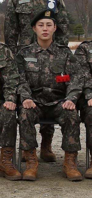 하성운, 육군 훈련소 근황 공개…늠름한 아기 군인美 발산